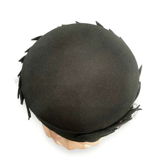 Vintage Wool Pill Box Hat with Veil Sz OS Forest Green Leaf Accents 1950s Twee - Picture 6 of 11